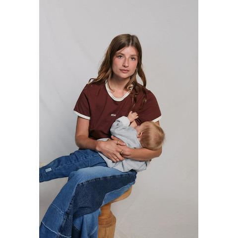 Mom Breastfeeding t-shirt - 104460_01_3874.jpg